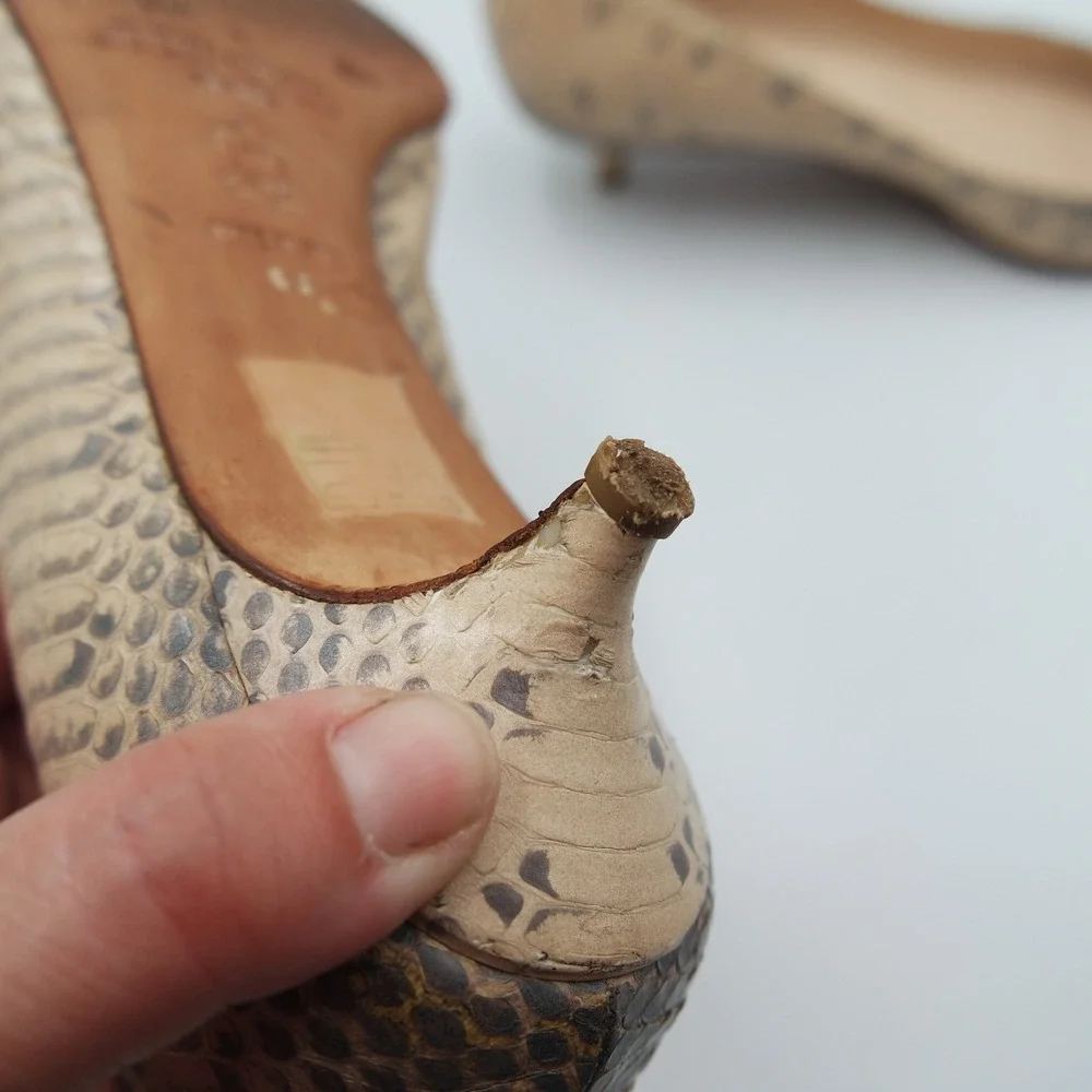 Vintage Jimmy Choo Beige Snakeskin Pointed Toe Kitten Heel Made in Italy Size 38